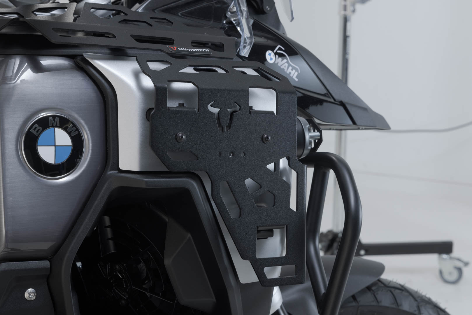 SW-MOTECH Placa portaequipaje para cubierta de tanque Negro. BMW R 1300 GS Adventure (24-).