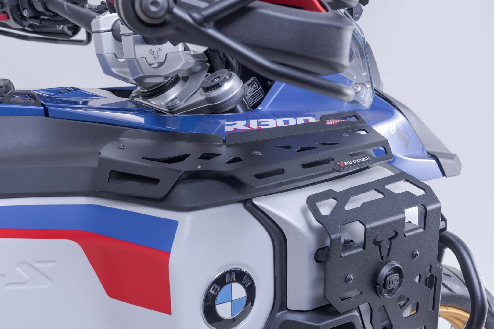 SW-MOTECH Soporte para depósito Negro. BMW R 1300 GS Adventure Trophy (23-).