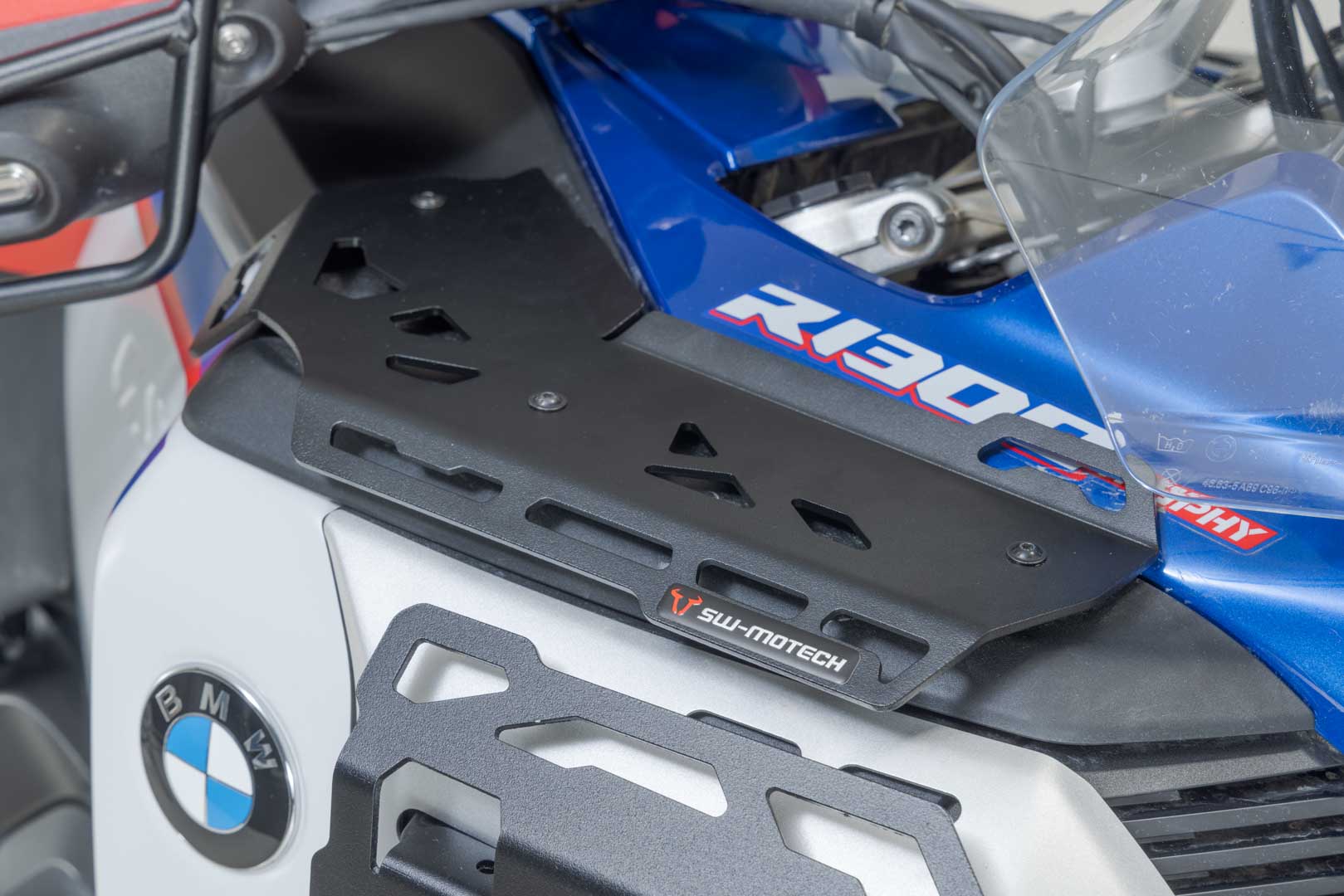 SW-MOTECH Soporte para depósito Negro. BMW R 1300 GS Adventure (23-).