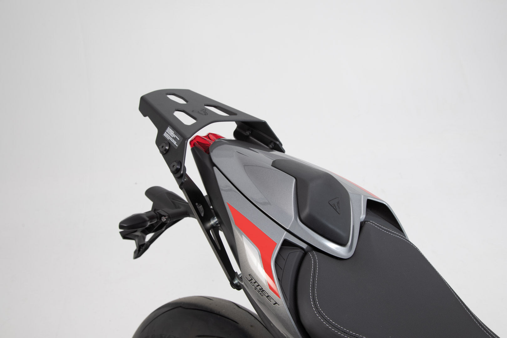 SW-MOTECH Portaequipaje STREET-RACK Negro. Triumph Street Triple (12-16) / (19-).