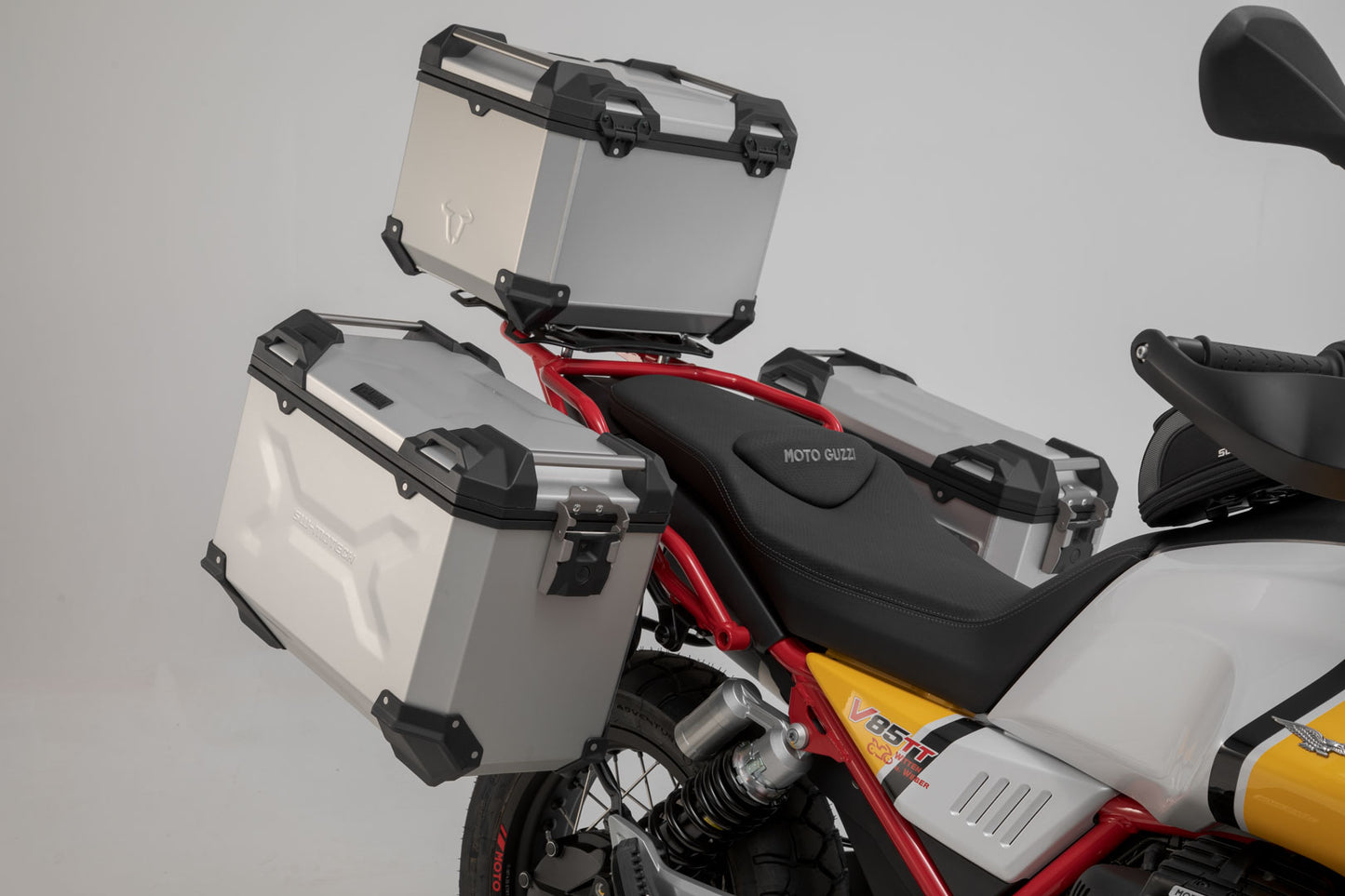 SW-MOTECH ADVENTURE-RACK Negro. Moto Guzzi V85 TT (19-23).