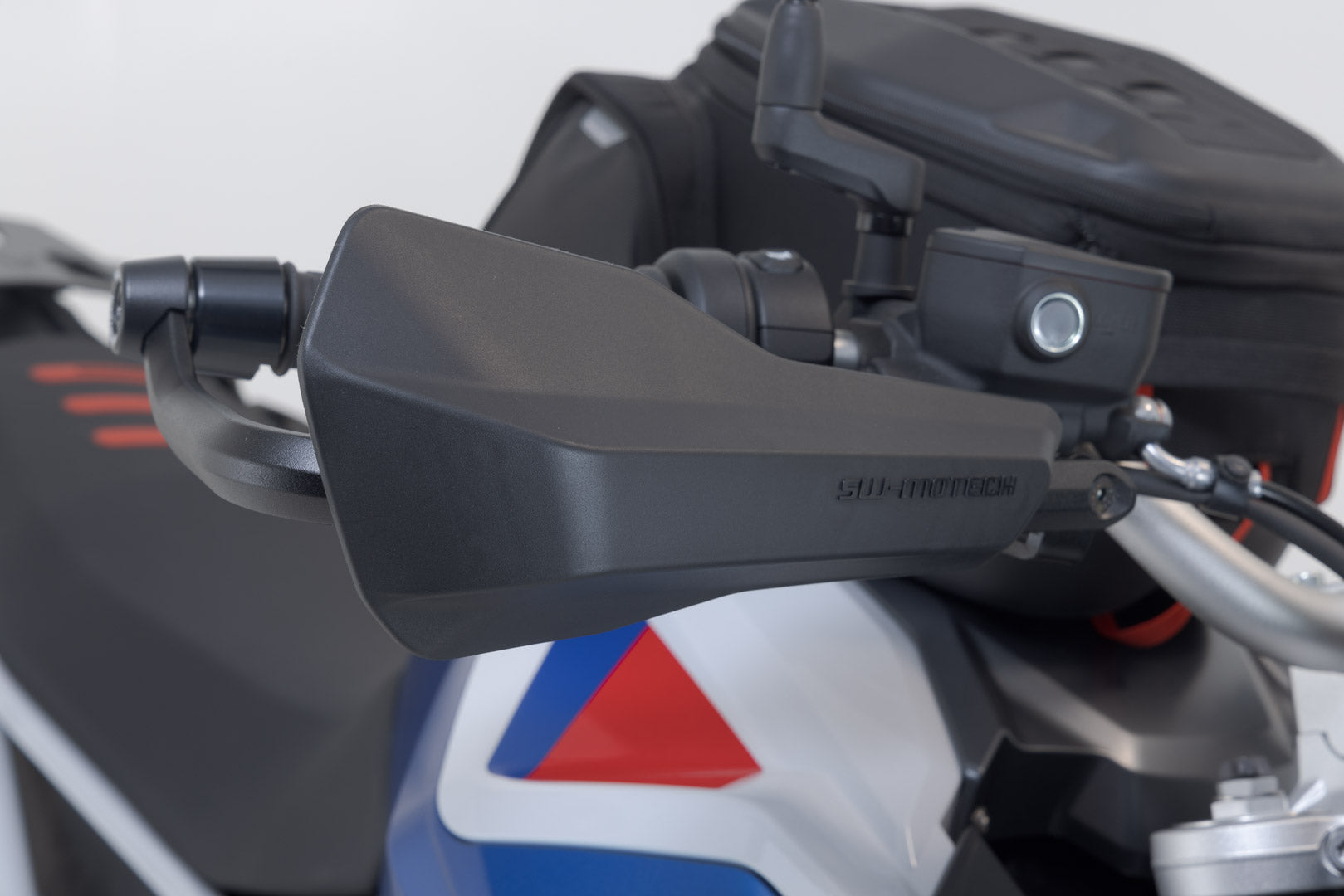 SW-MOTECH Kit de protectores de manos Sport Negro. R 1250 GS/Adv. (18-) F 800/900 GS (23-).
