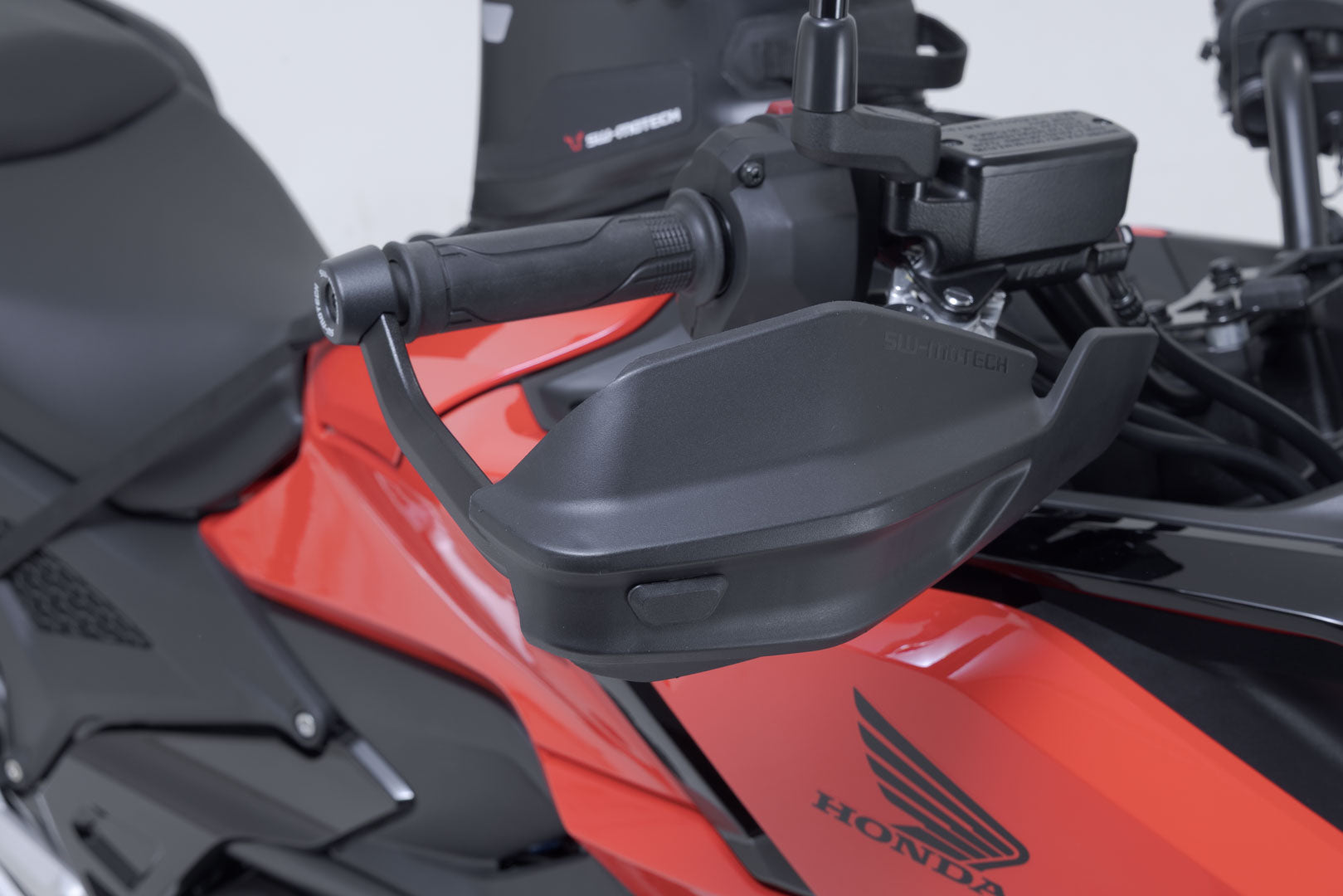 SW-MOTECH Kit de protectores de manos Adventure Negro. Modelos Honda NC (11-) modelos Suzuki.
