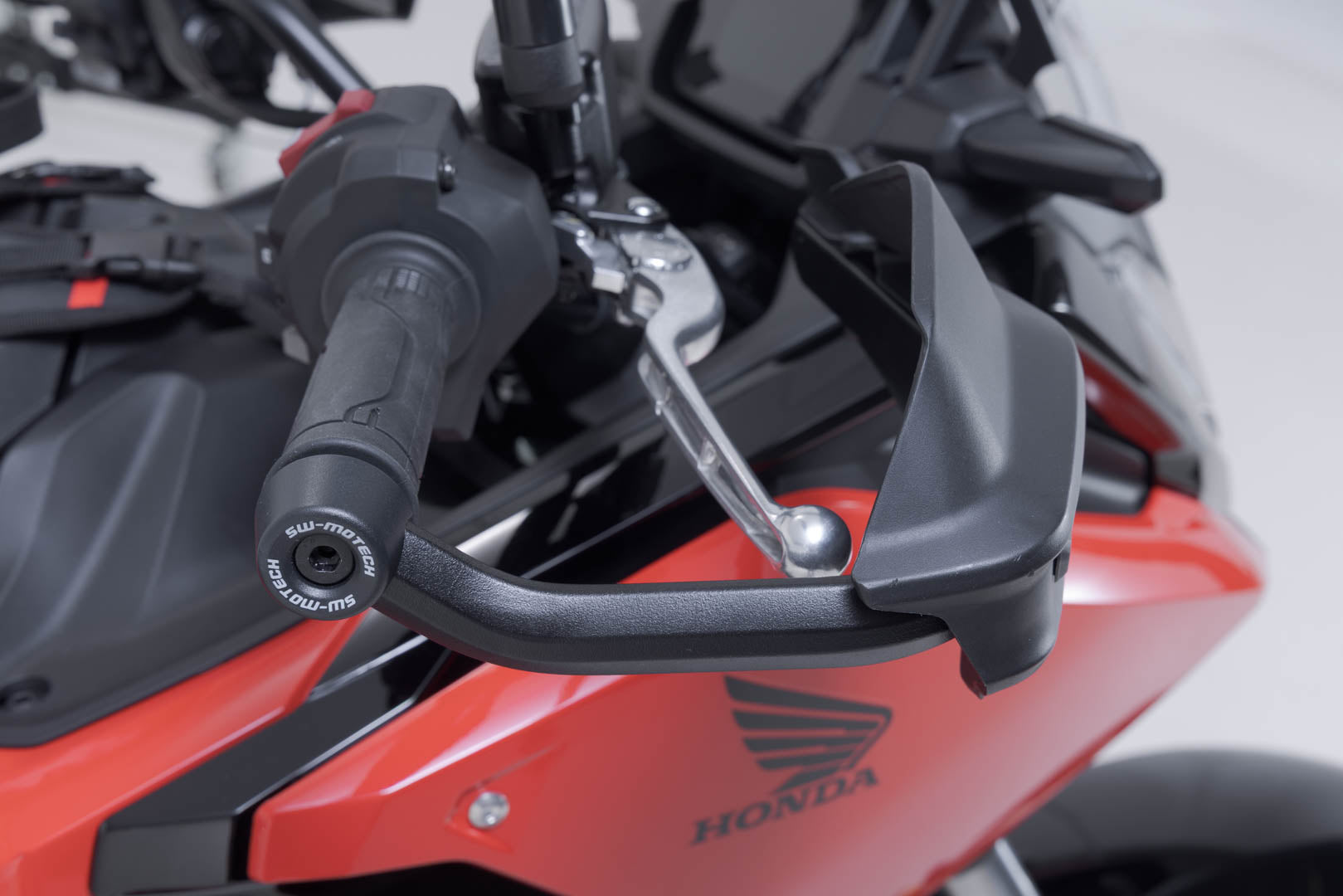 SW-MOTECH Kit de protectores de manos Adventure Negro. Modelos Honda NC (11-) modelos Suzuki.