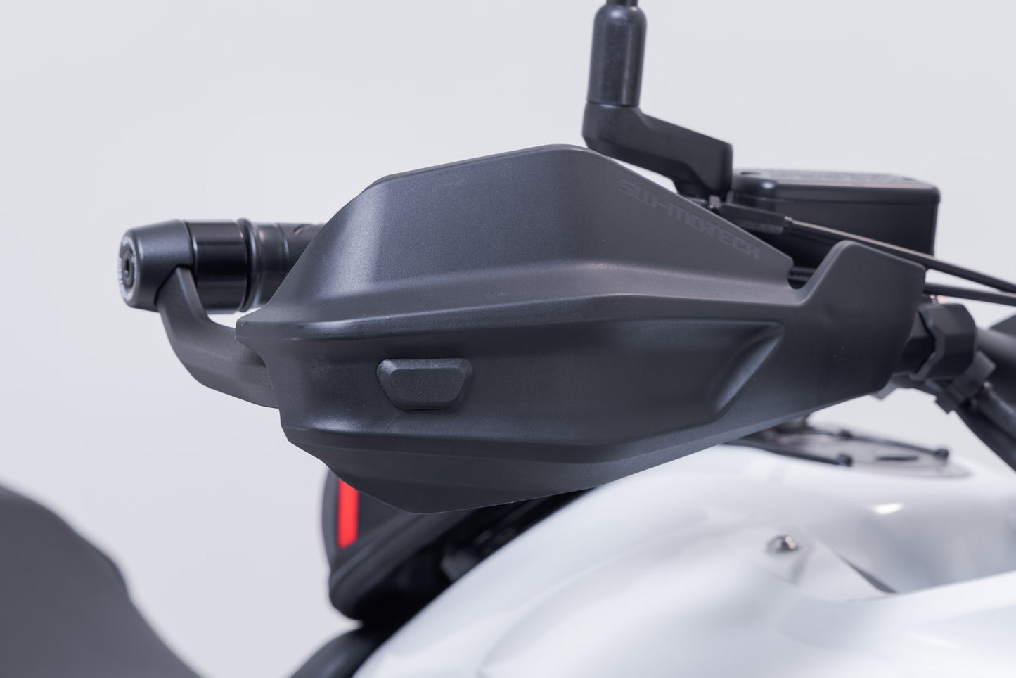 SW-MOTECH Kit de protectores de manos Adventure Negro. Honda CB500X (18-) NX500 (23-).