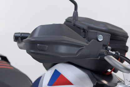 SW-MOTECH Kit de protectores de manos Adventure Negro. R 1250 GS/Adv. (18-) F 800/900 GS (23-).
