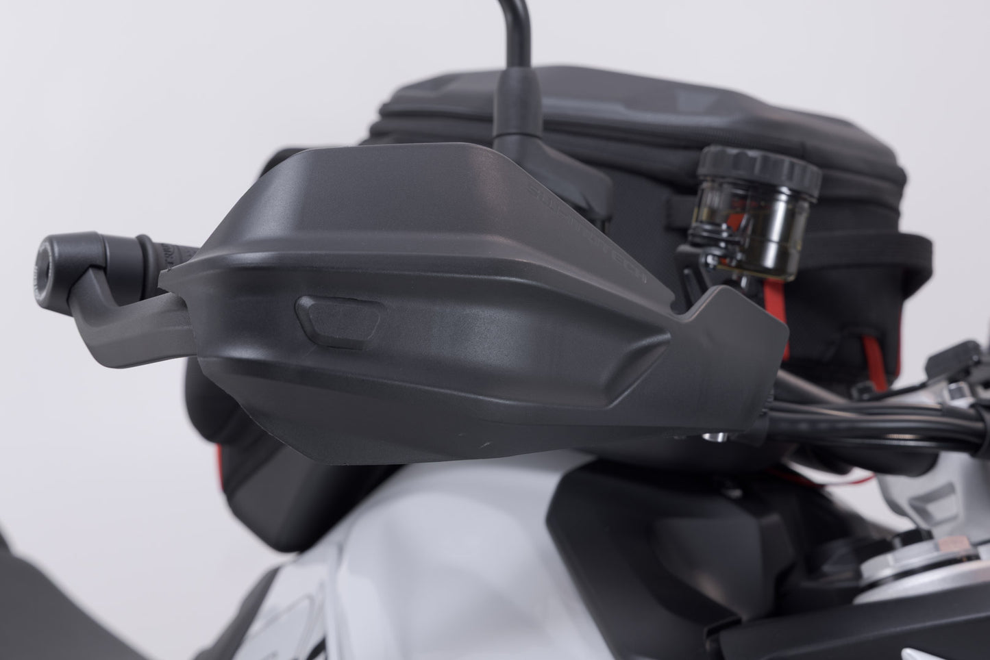 SW-MOTECH Kit de protectores de manos Adventure Negro. Tiger 900/GT/Rally/Pro Tiger 850 Sport.