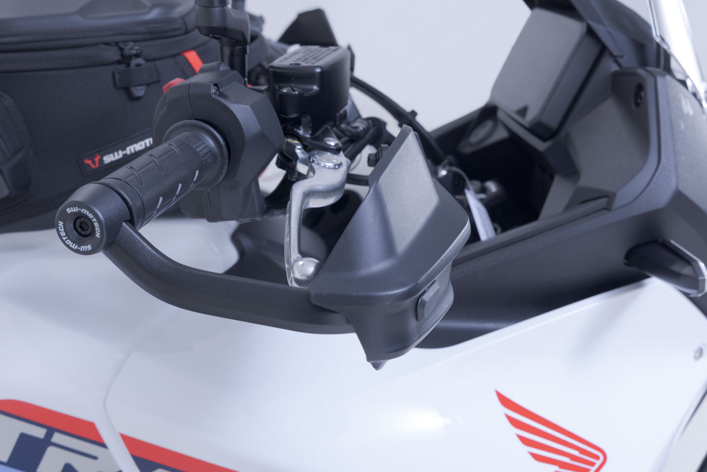 SW-MOTECH Kit de protectores de manos Adventure Negro. Honda XL750 Transalp (22-).