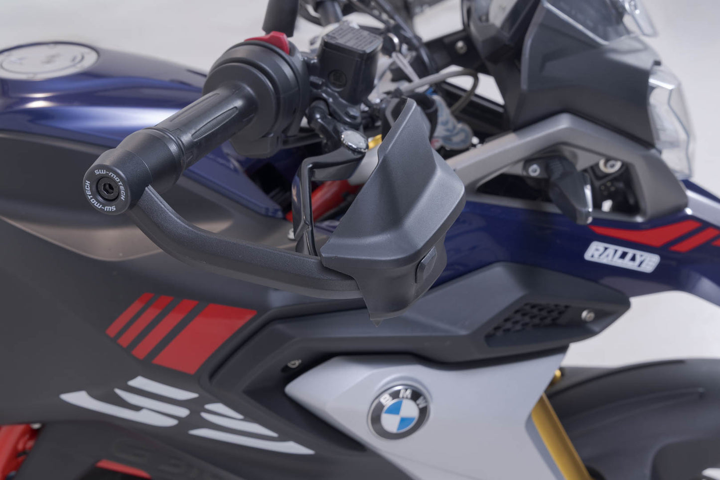 SW-MOTECH Kit de protectores de manos Adventure Negro. BMW G 310 GS (17-) /G 310 R (16-).