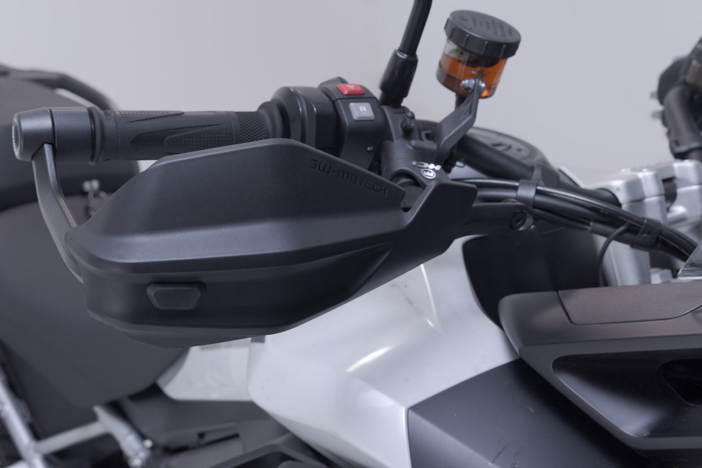 SW-MOTECH Kit de protectores de manos Adventure Negro. Triumph Tiger 1200 (22-).