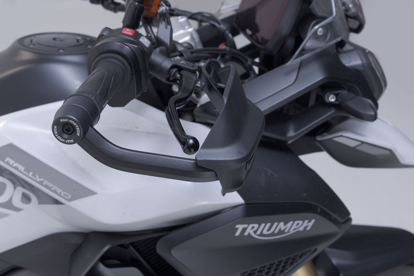 SW-MOTECH Kit de protectores de manos Adventure Negro. Triumph Tiger 1200 (22-).