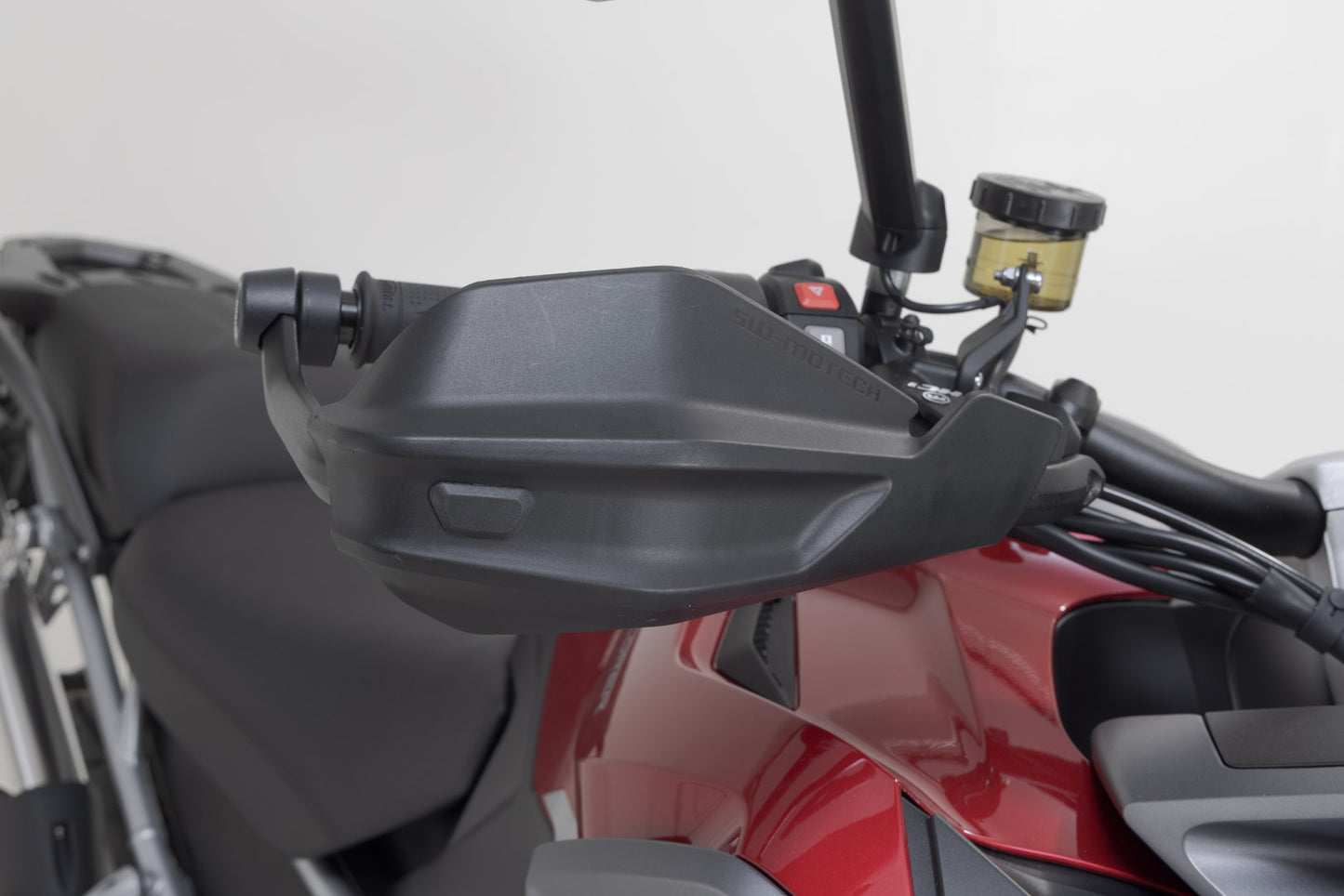 SW-MOTECH Kit de protectores de manos Adventure Negro. Modelos Triumph Tiger 1200GT / Rally.