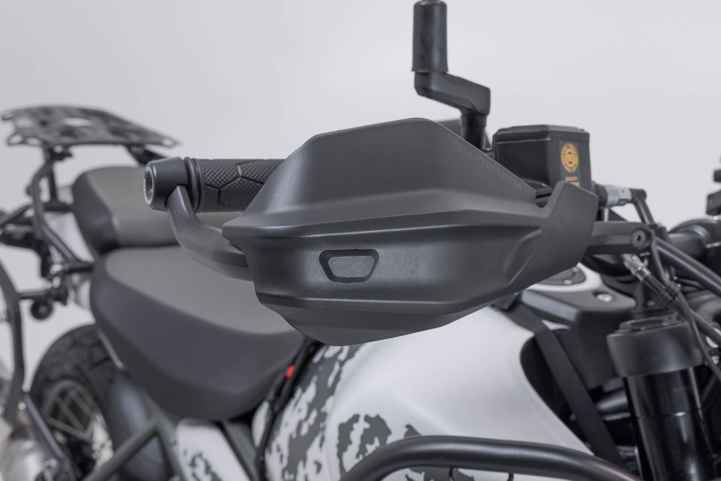 SW-MOTECH Kit de protectores de manos Adventure Negro. Royal Enfield Himalayan 450 / Rally.