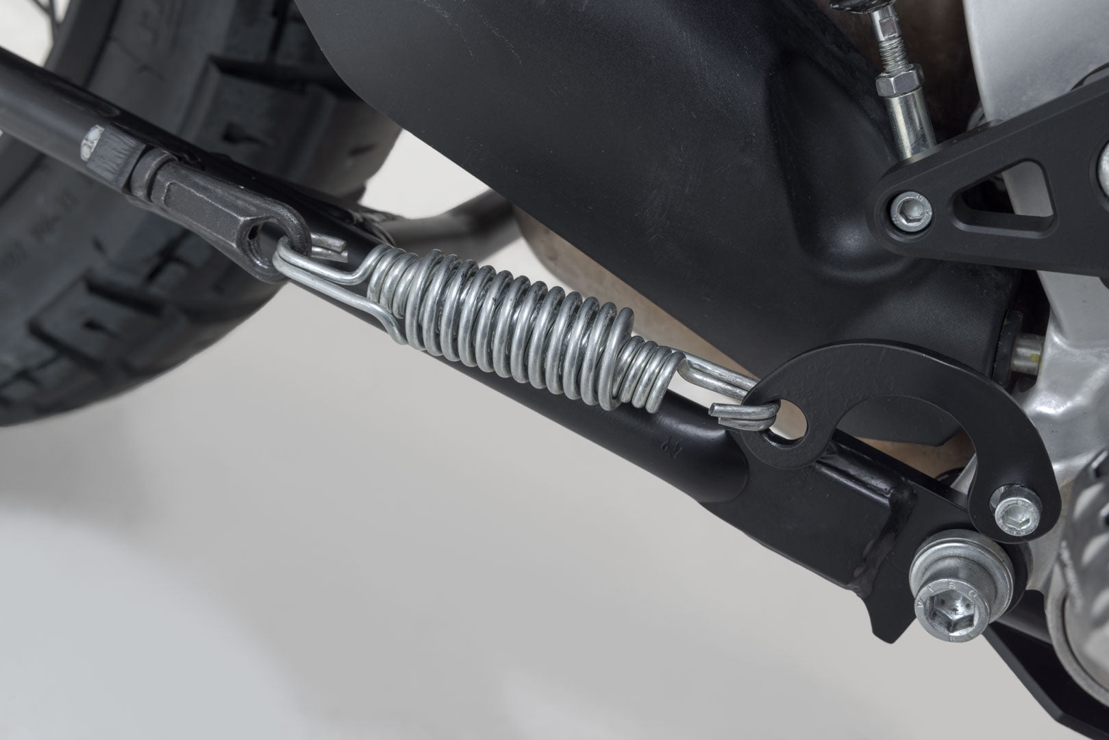 SW-MOTECH Caballete central Negro. Ducati DesertX (22-).