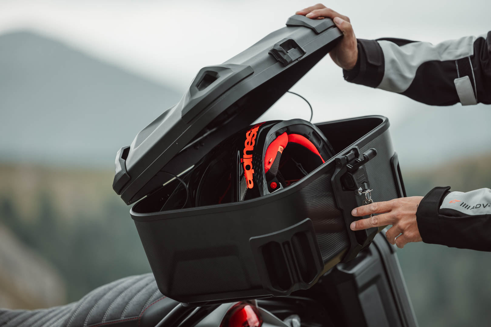 SW-MOTECH DUSC M Negro. 33 l. ABS.