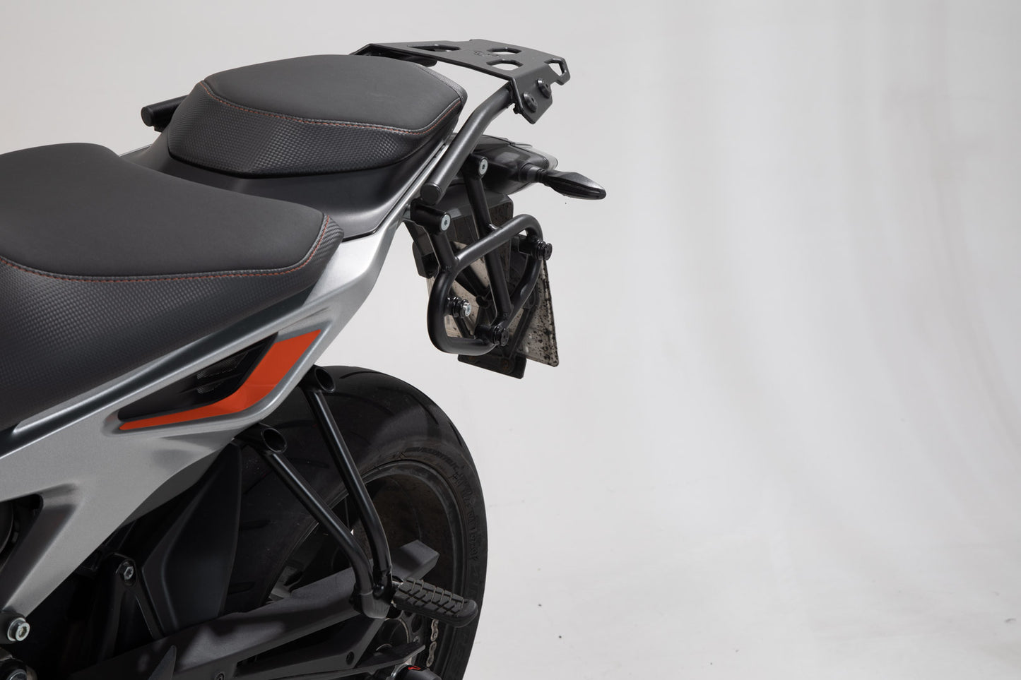 SW-MOTECH Soporte lateral izquierdo SLC KTM 790 Duke (18-) / 890 Duke R (19-).