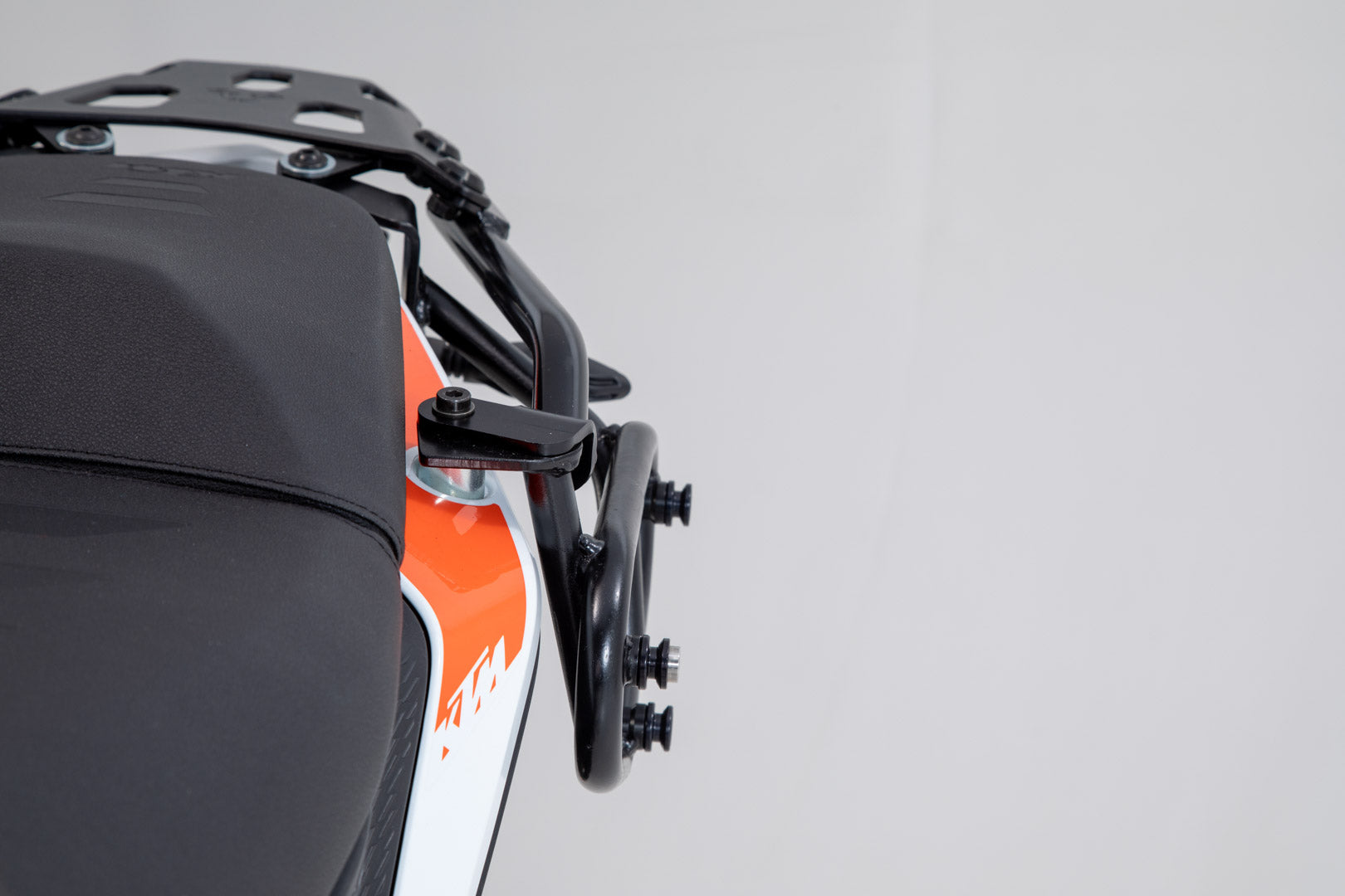 SW-MOTECH Soporte lateral izquierdo SLC KTM 390 Adventure (19-).