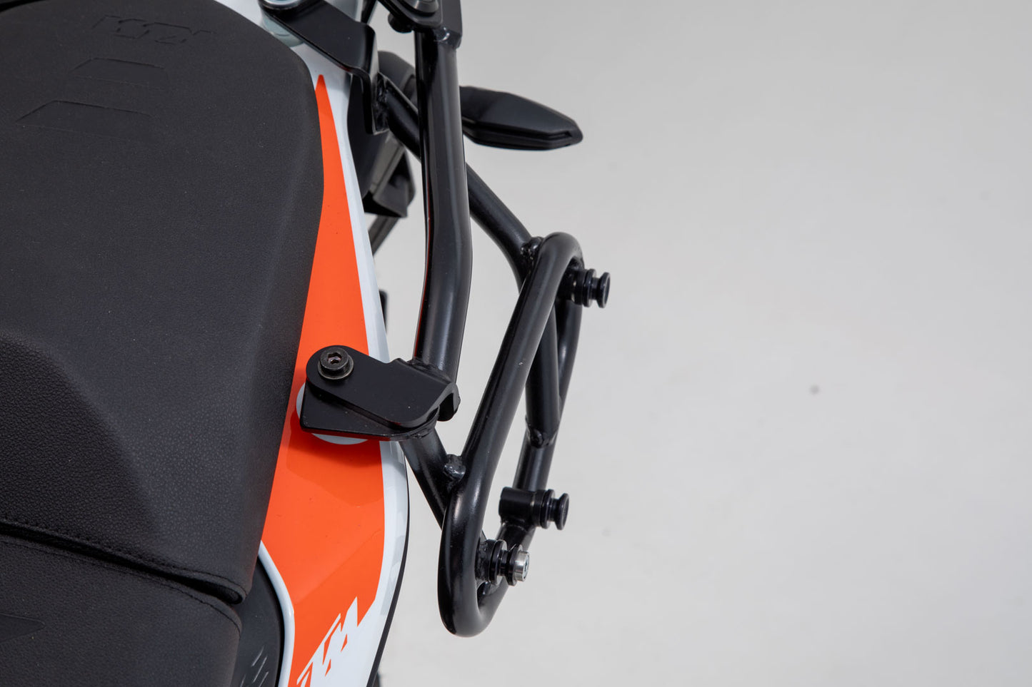 SW-MOTECH Soporte lateral izquierdo SLC KTM 390 Adventure (19-).