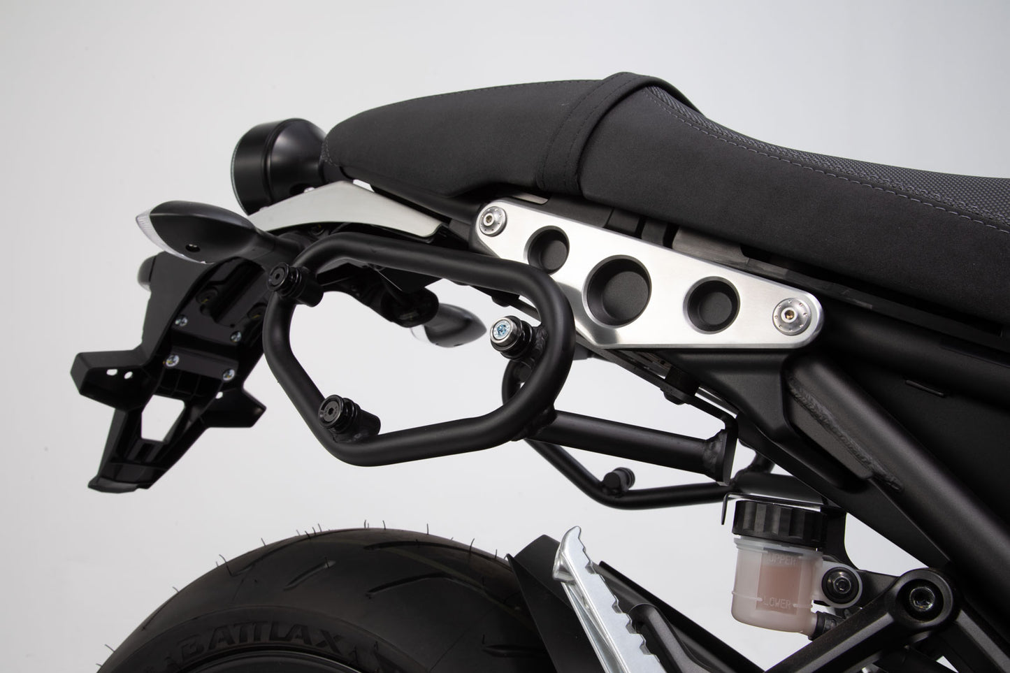 SW-MOTECH Soporte lateral izquierdo SLC Yamaha XSR900 (15-21) / Abarth (17-).