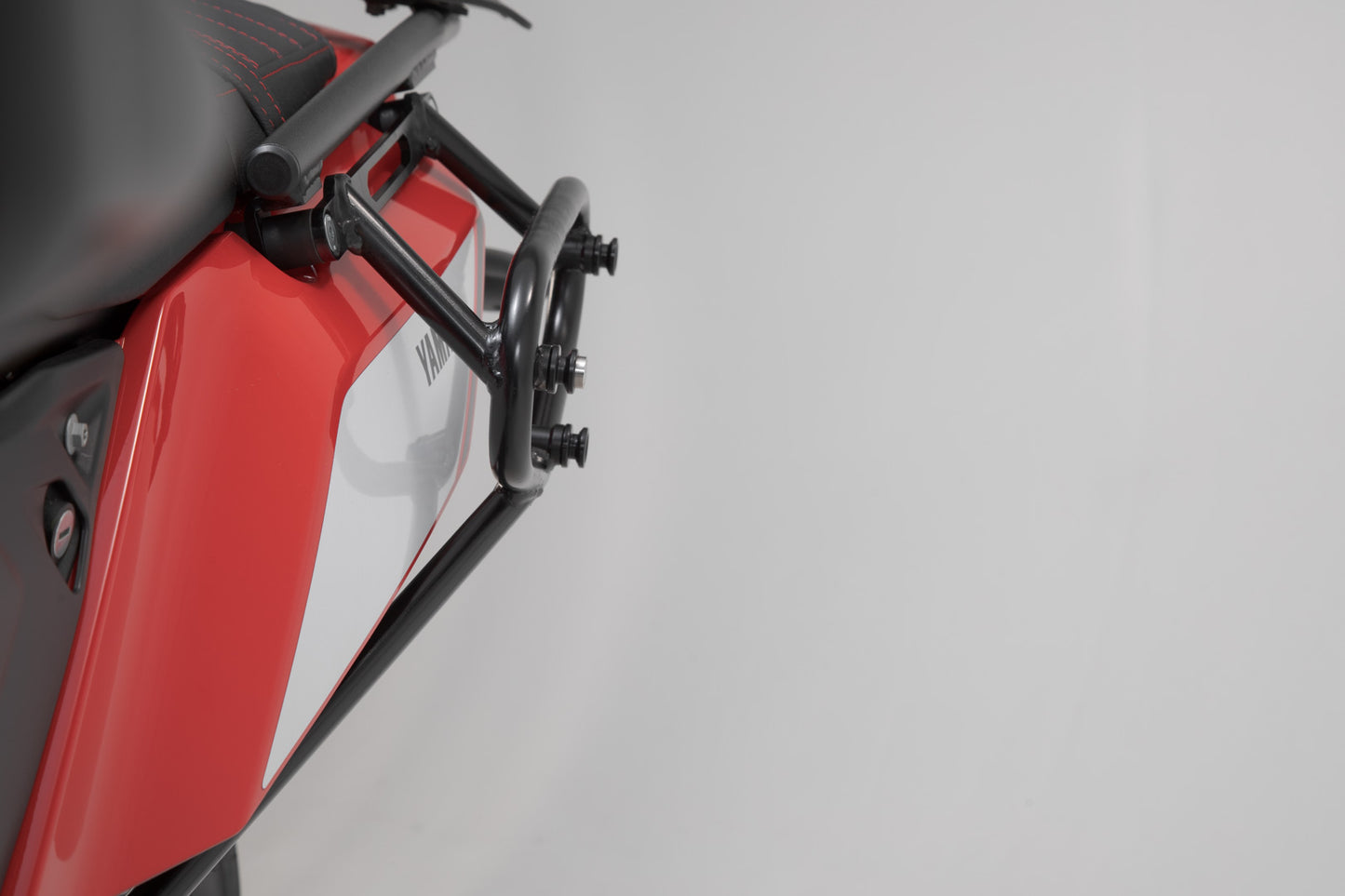 SW-MOTECH Soporte lateral izquierdo SLC Modelos Yamaha Ténéré 700 (19-24).