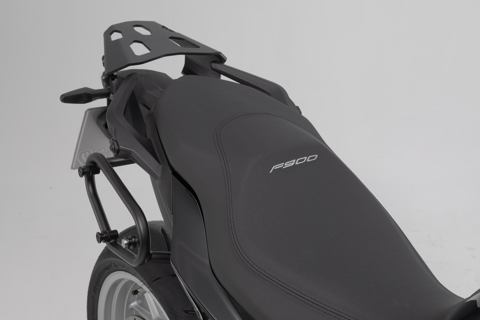 SW-MOTECH Soporte lateral derecho SLC BMW F 900 R / XR (19-).