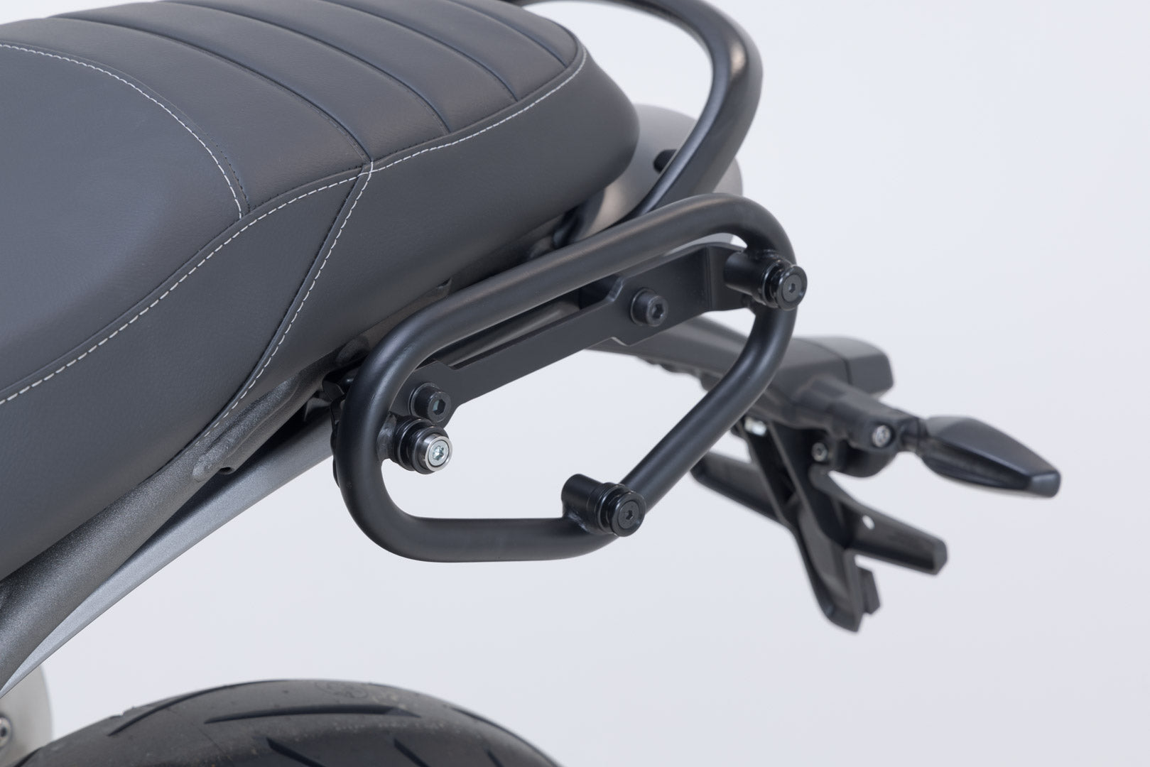 SW-MOTECH Soporte lateral izquierdo SLC Triumph Speed 400 / Scrambler 400 X/XC (23-).