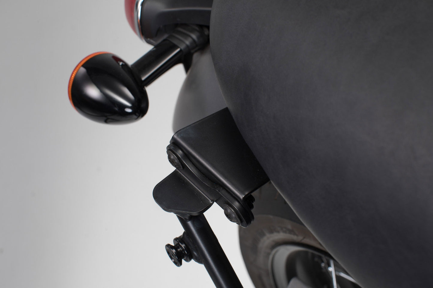 SW-MOTECH Adaptador para Soporte lateral SLC/V-LOC izquierda Triumph Bonneville T100/T120 (15-).