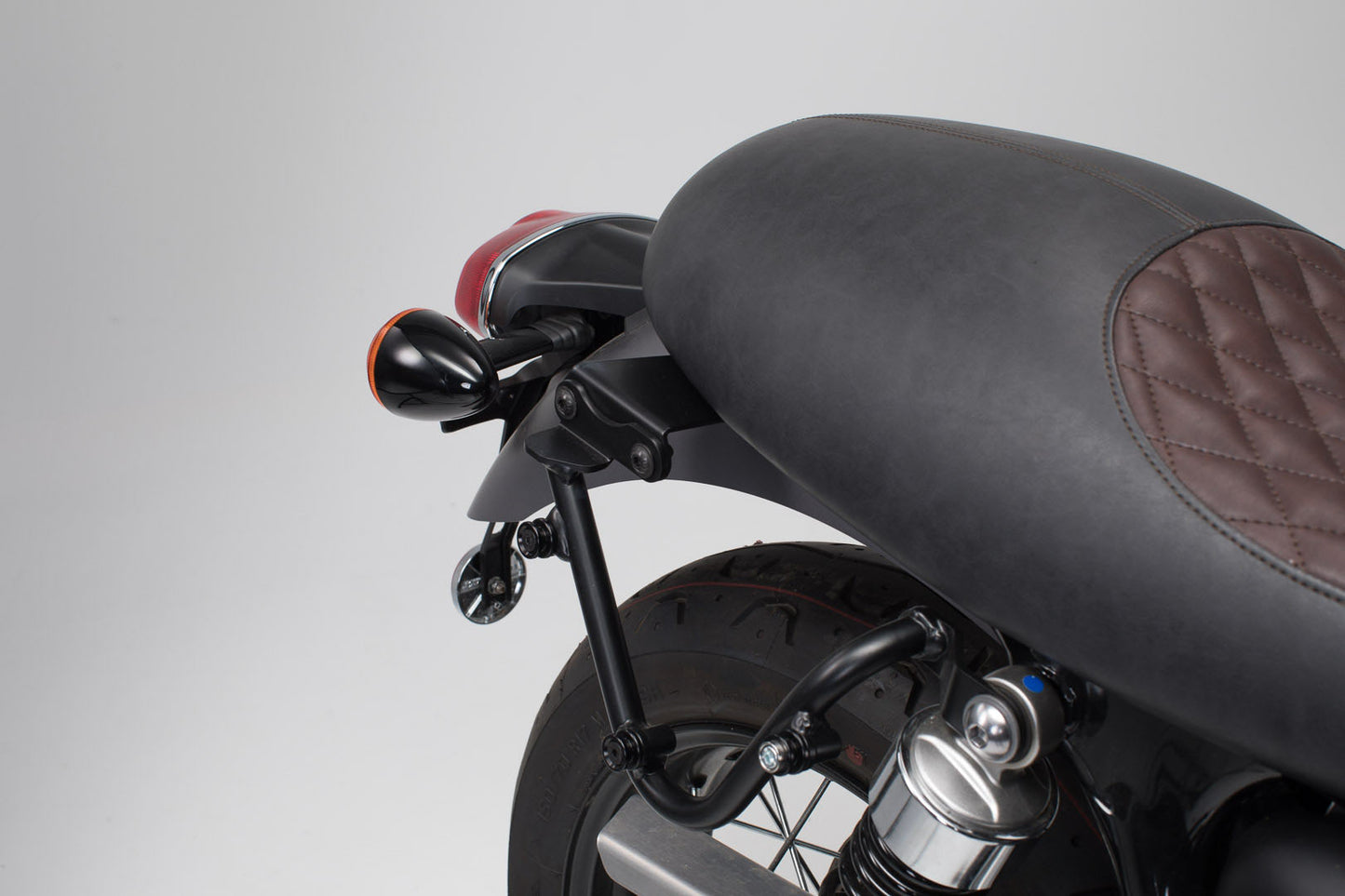 SW-MOTECH Adaptador para Soporte lateral SLC/V-LOC izquierda Triumph Bonneville T100/T120 (15-).