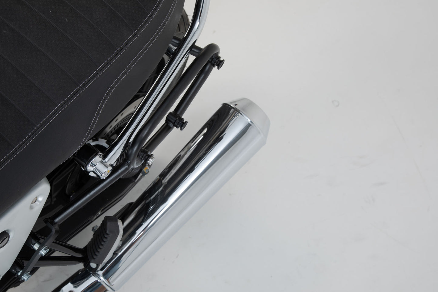 SW-MOTECH Soporte lateral izquierdo SLC Moto Guzzi V7 lll (16-).