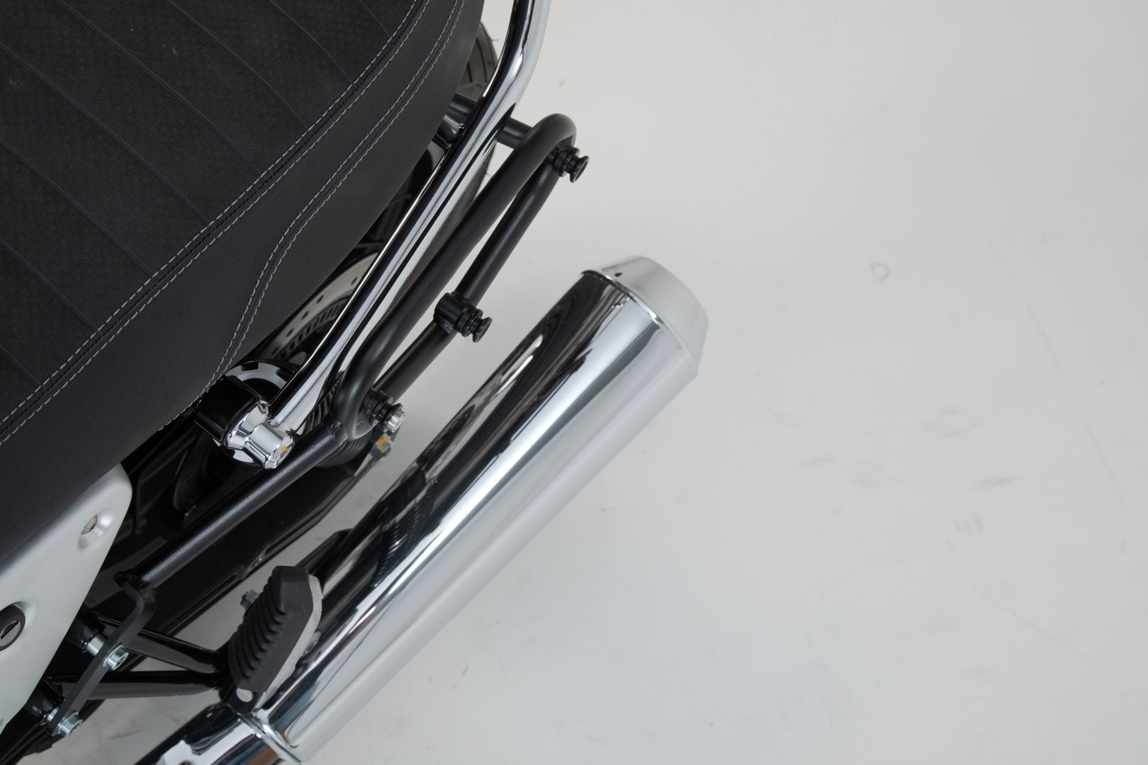 SW-MOTECH Soporte lateral izquierdo SLC Moto Guzzi V7 lll (16-).