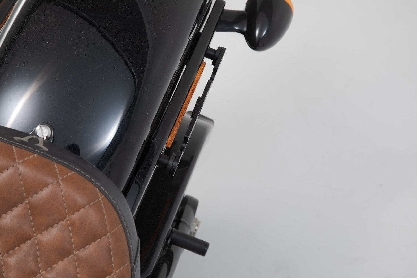 SW-MOTECH Soporte lateral SLH izquierdo LH2 Softail StrBob (17-)Standard (20-). Para LH2.