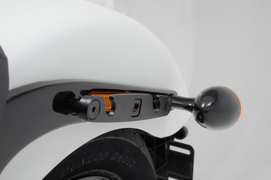 SW-MOTECH Soporte lateral SLH izquierdo LH2 Harley-Davidson Softtail Slim (17-). Para LH2.