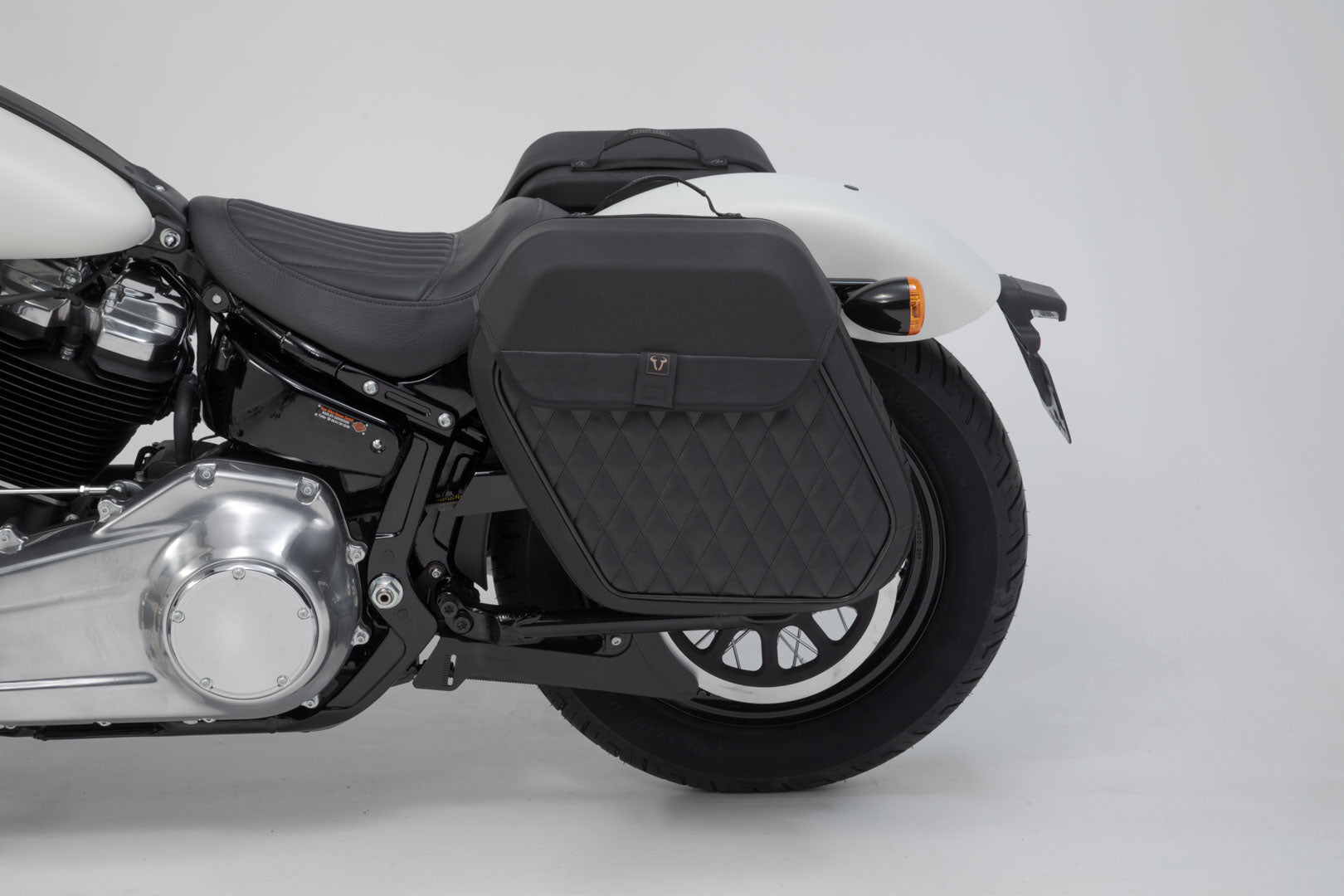 SW-MOTECH Soporte lateral SLH izquierdo LH2 Harley-Davidson Softtail Slim (17-). Para LH2.