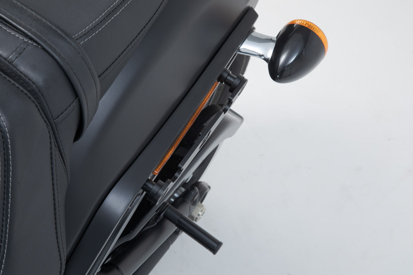SW-MOTECH Soporte lateral SLH izquierdo LH2 Harley-Davidson Softail Fat Bob/S (17-). Para LH2.