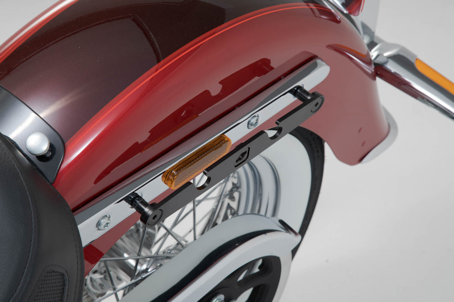 SW-MOTECH Soporte lateral SLH izquierdo LH2 Harley-Davidson Softail Deluxe (17-). Para LH2.