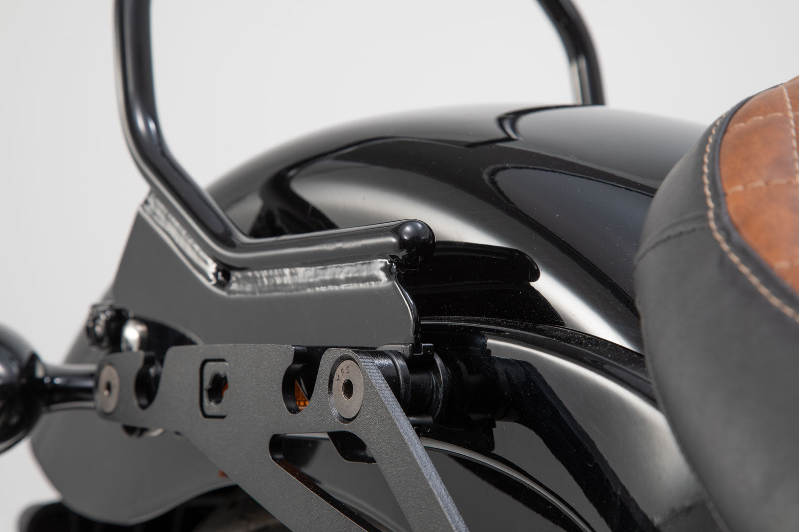 SW-MOTECH Kit adicional para soporte lateral SLH En combinación con HoldFast Docking Hardware Kit
