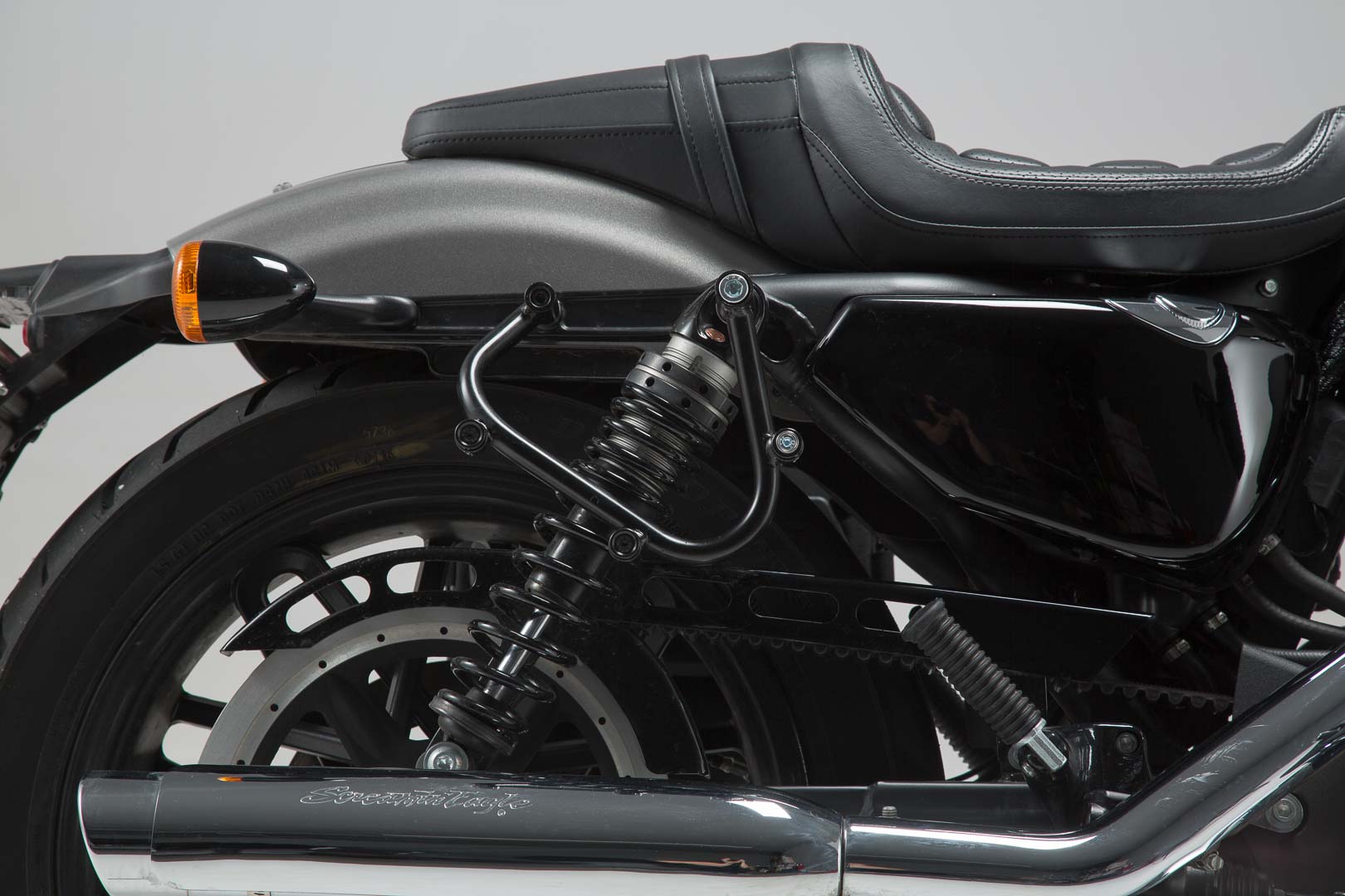 SW-MOTECH Soporte lateral derecho SLC Harley Sportster modelos (04-).