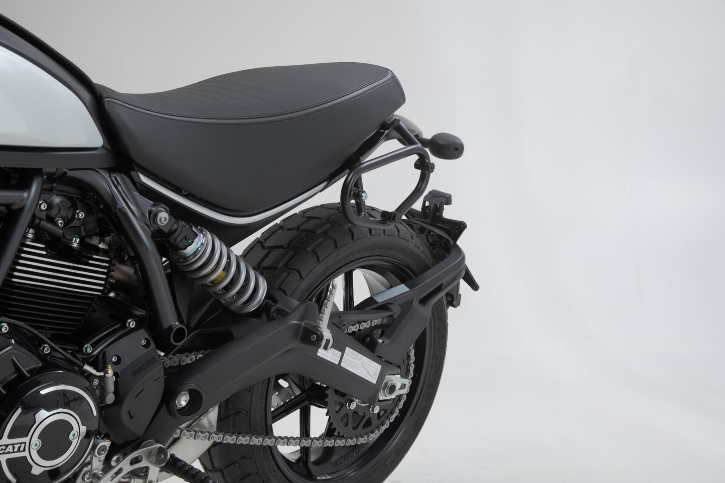 SW-MOTECH Soporte lateral izquierdo SLC Modelos Ducati Scrambler (18-).