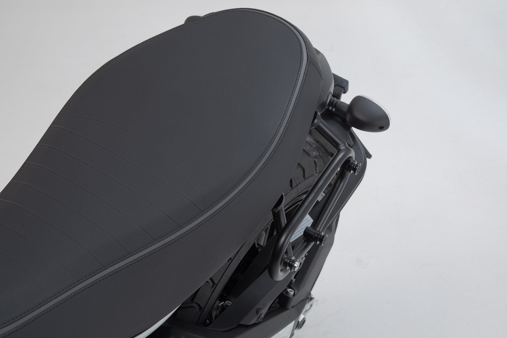 SW-MOTECH Soporte lateral izquierdo SLC Modelos Ducati Scrambler (18-).