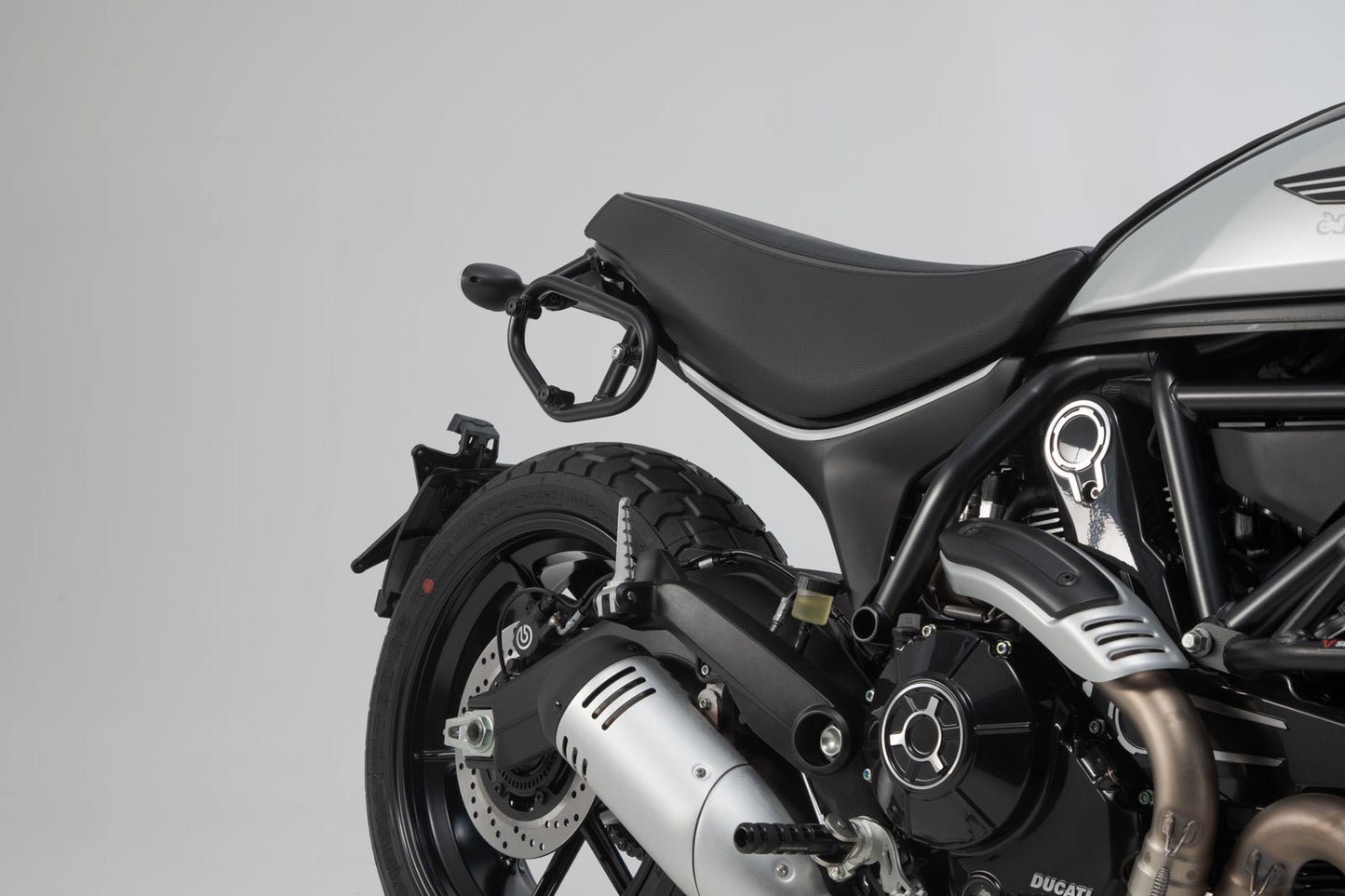 SW-MOTECH Soporte lateral derecho SLC Modelos Ducati Scrambler (18-).