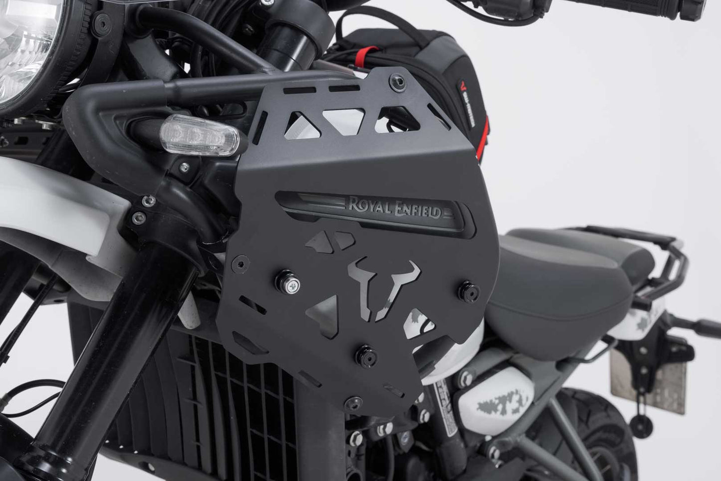 SW-MOTECH Soporte lateral izquierdo SLC para barras prot. or Royal Enfield Himalayan 450 (23-).