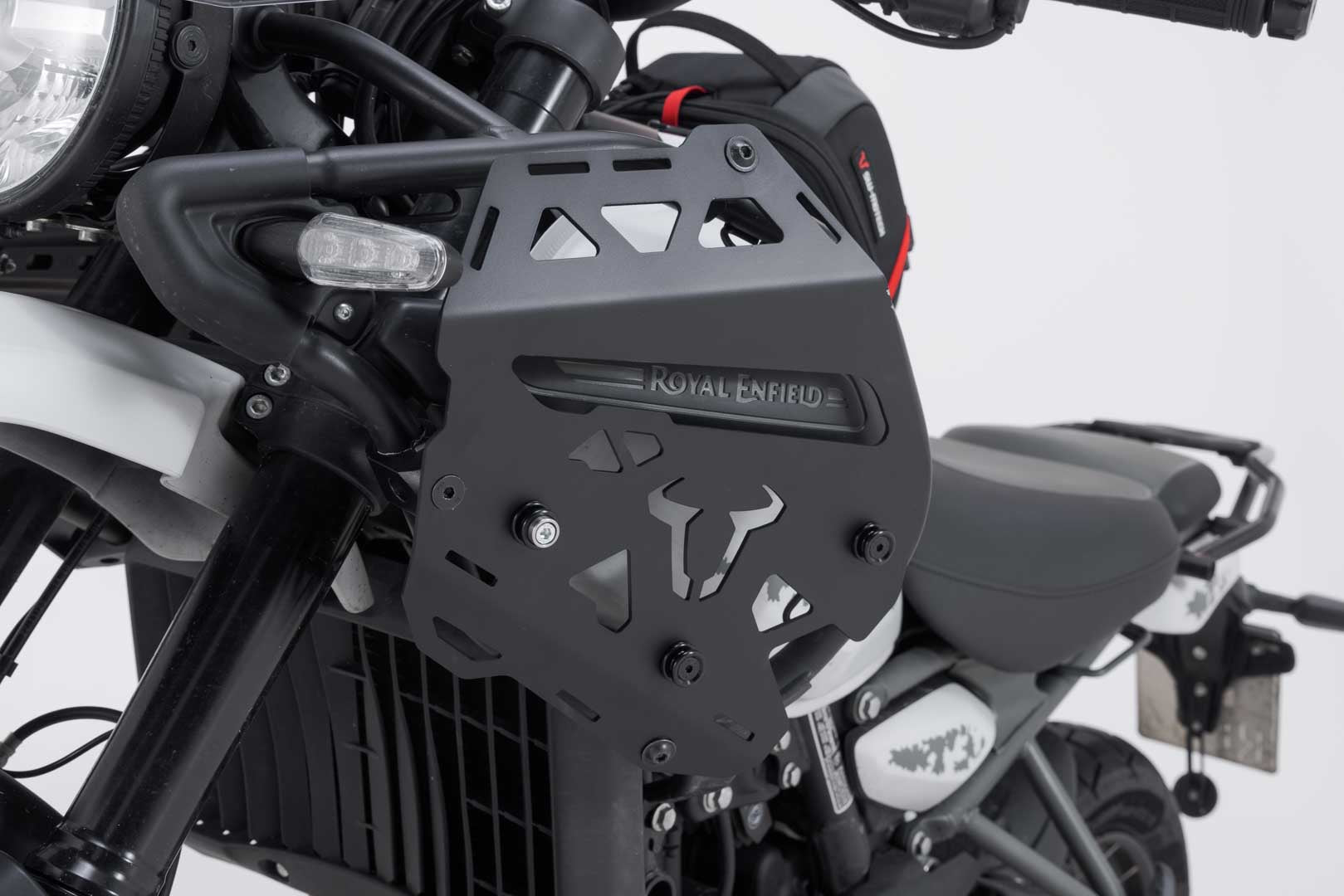 SW-MOTECH Soporte lateral izquierdo SLC para barras prot. or Royal Enfield Himalayan 450 (23-).