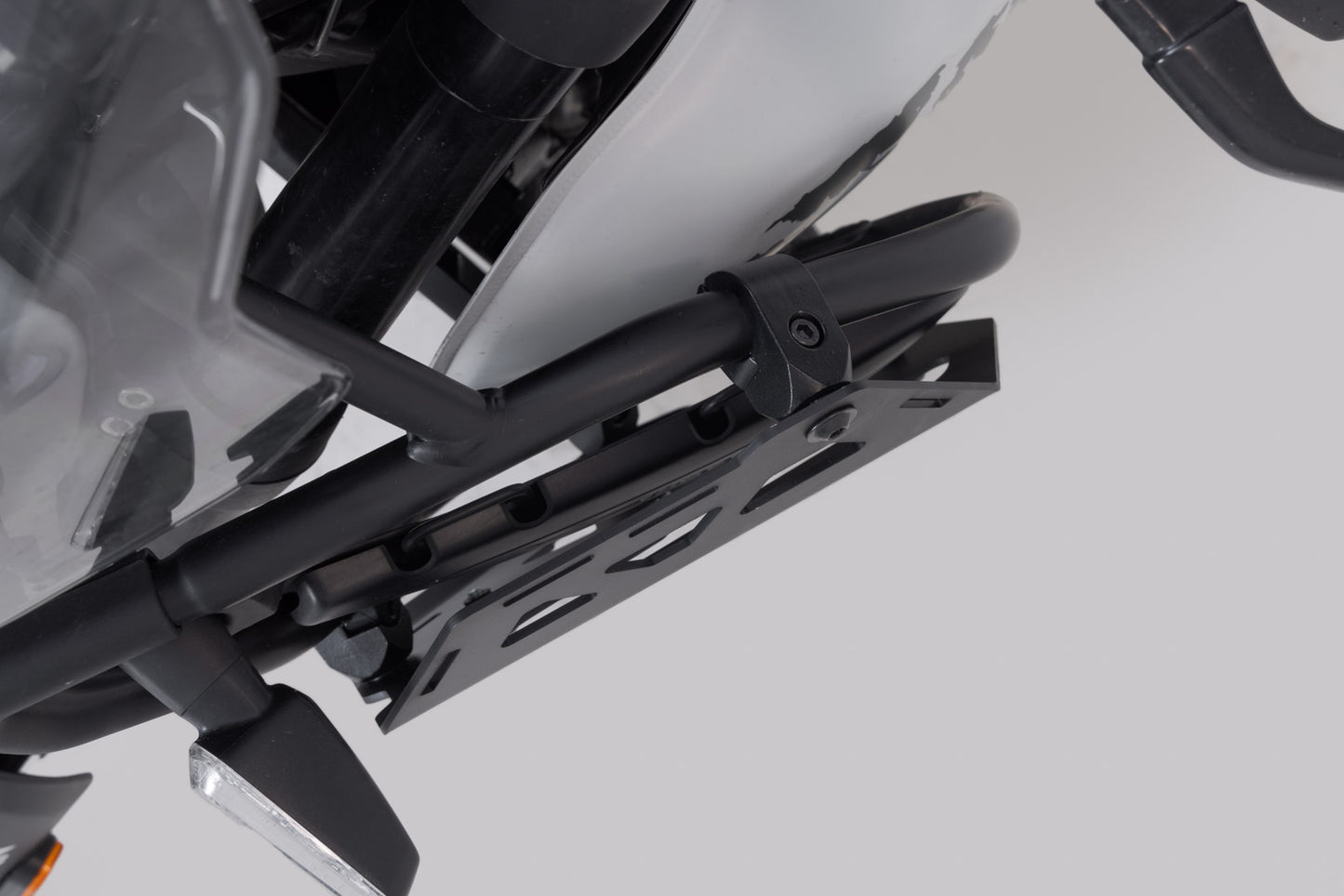 SW-MOTECH Soporte lateral izquierdo SLC para barras prot. or Royal Enfield Himalayan 450 (23-).