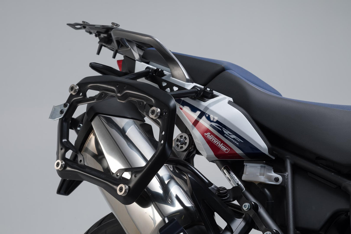 SW-MOTECH Soporte lateral PRO Negro. Honda CRF1000L Africa Twin (15-17).