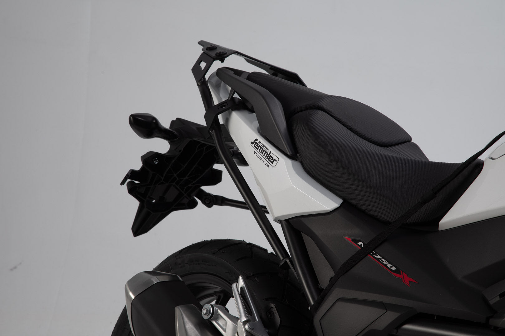 SW-MOTECH Soporte lateral PRO Negro. Honda NC750X/XD NC750S/SD.