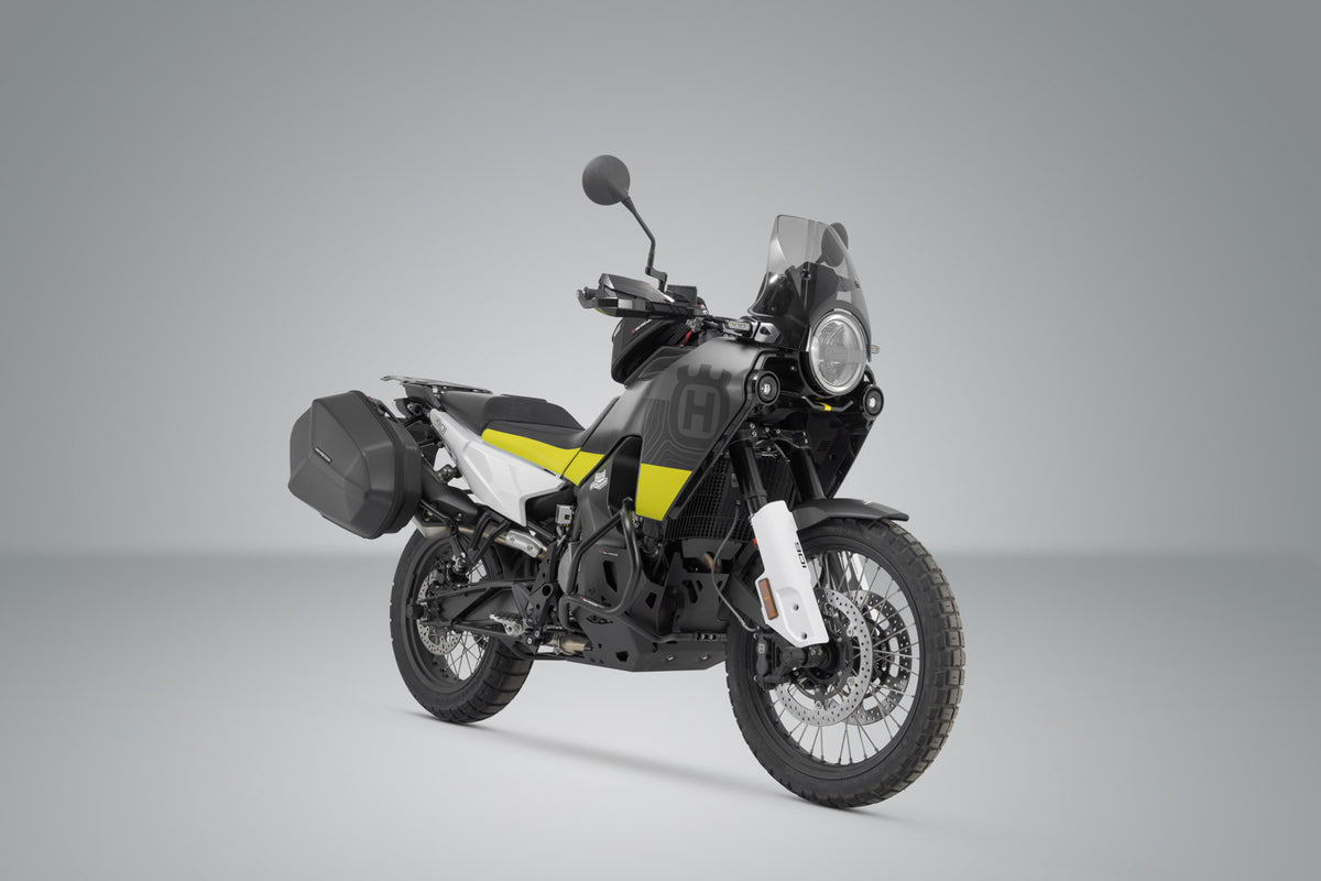 Husqvarna Norden 901 con maletas laterales AERO ABS y equipamiento SW-MOTECH.