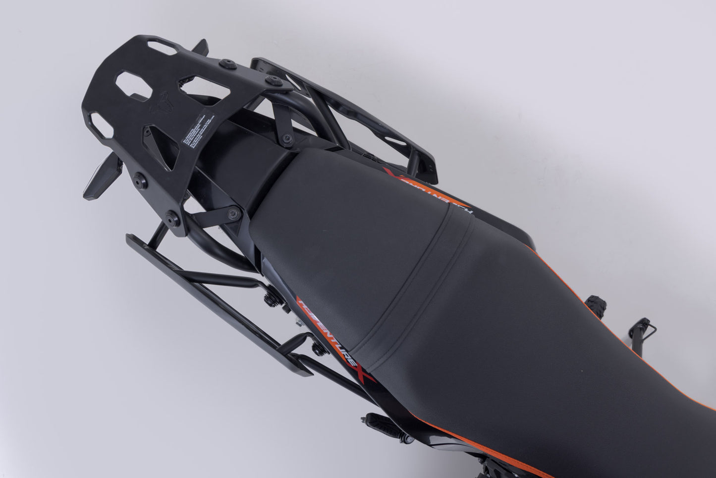SW-MOTECH Soporte lateral PRO Negro. KTM 125 SMC R 250 Adv 390 Adv (25-).