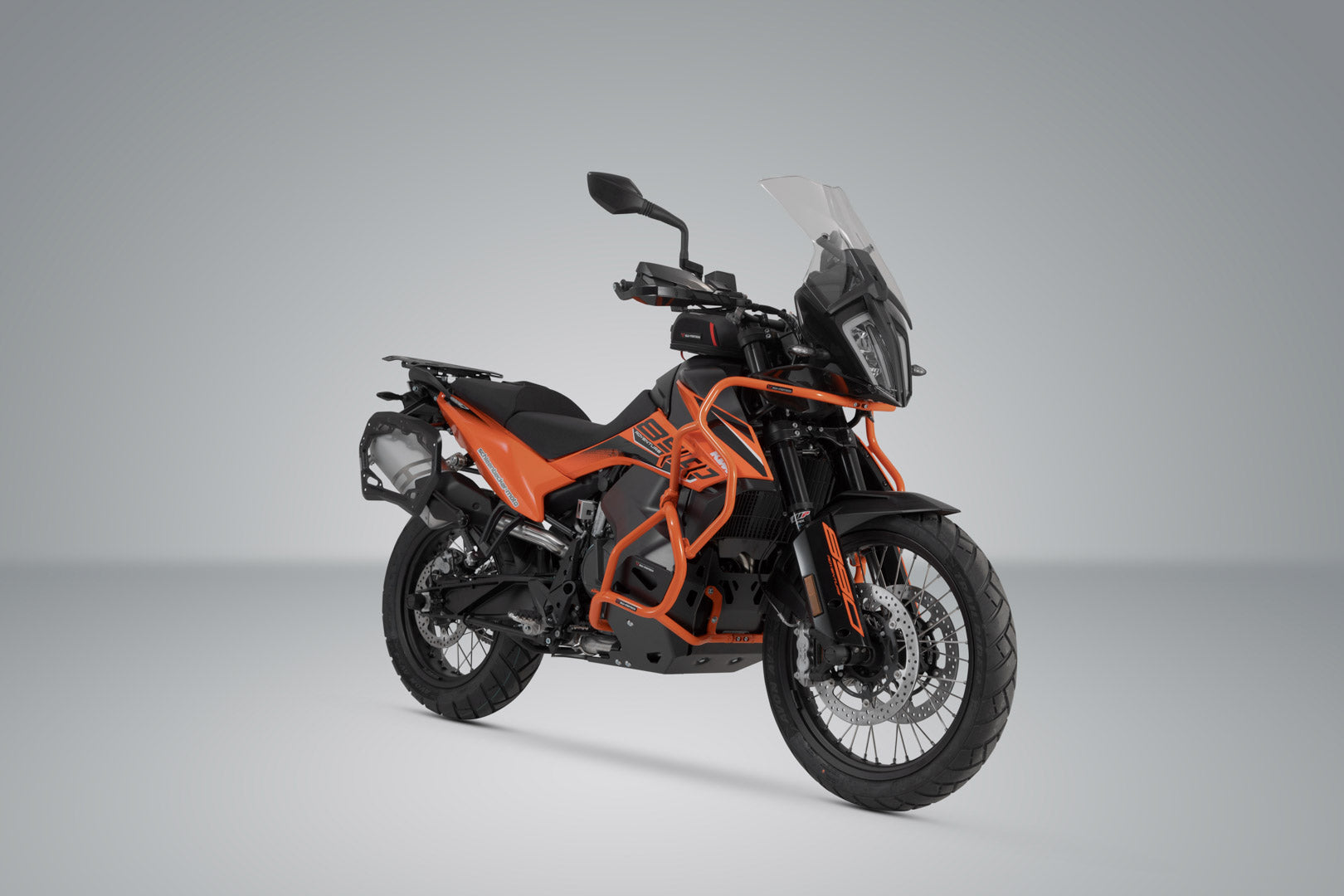 SW-MOTECH Soporte lateral PRO Negro. KTM 790 Adv/ R 890 Adv/ R 890 SM T.