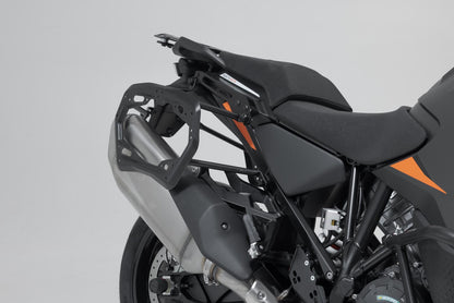 SW-MOTECH Soporte lateral PRO Negro. KTM 1290 / 1390 Super Adventure (21-).