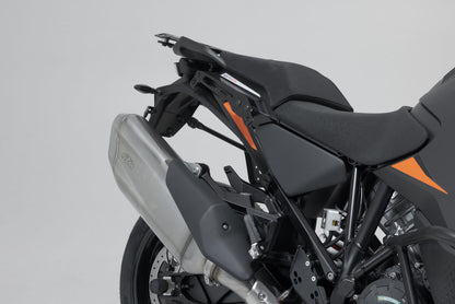 SW-MOTECH Soporte lateral PRO Negro. KTM 1290 / 1390 Super Adventure (21-).